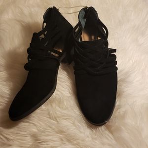 Suede Caslon Sz 8.5 Black low-cut bootie